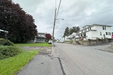 Hale, PITTSTON, PA 18640