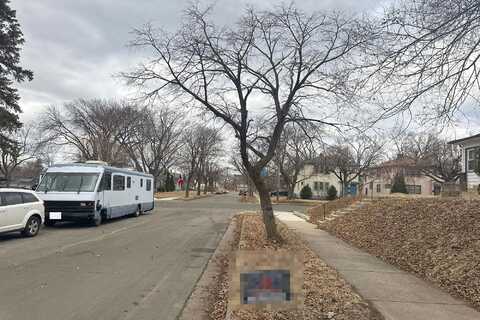 1/2 St E, MINNEAPOLIS, MN 55406