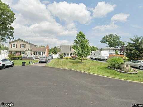 Amesbury, ISLIP TERRACE, NY 11752