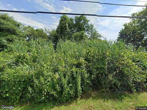 W Narcissus Rd, MASTIC BEACH, NY 11951