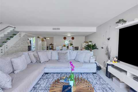 205Th, MIAMI, FL 33179