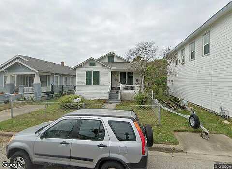 Avenue Q 1/2, GALVESTON, TX 77550