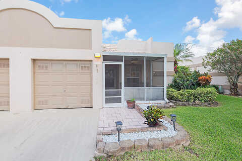 Flynn Cir, Boca Raton, FL 33496