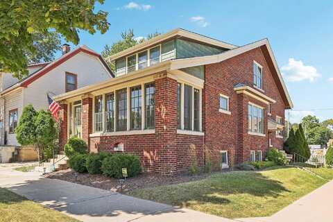 Howard, MILWAUKEE, WI 53207