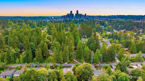129Th, BELLEVUE, WA 98005