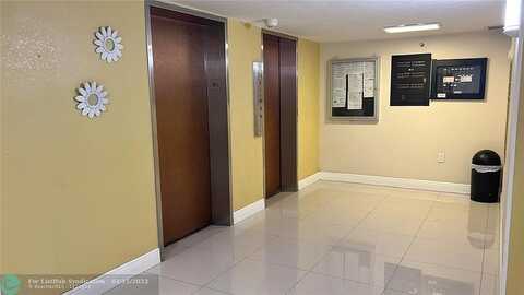 N Bay Rd, Sunny Isles Beach, FL 33160