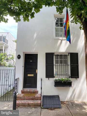 Waverly St, PHILADELPHIA, PA 19147