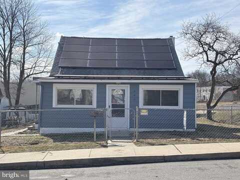 Chestnut St, TRAINER, PA 19061