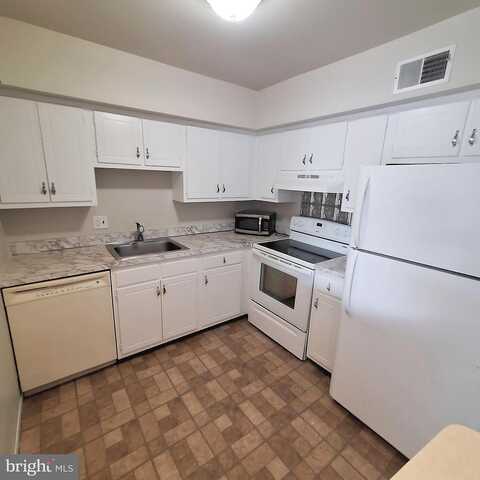 Hilltop Dr #Y 22, BROOKHAVEN, PA 19015