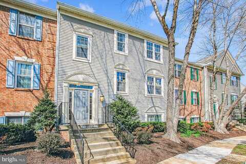 Golf Tee Ct #302, FAIRFAX, VA 22033