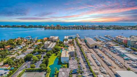 Waterway Dr S, Lantana, FL 33462