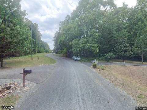 Meador Dr, Moneta, VA 24121