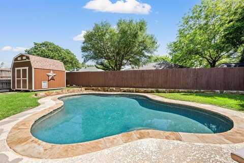 129 Montreal Drive, Hurst, TX 76054