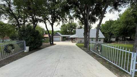 407 S Lakewood Circle, Lake Bridgeport, TX 76426