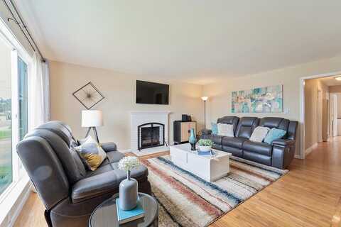 East, HAYWARD, CA 94541