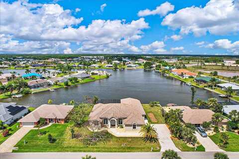 Courtly Manor, LAKE SUZY, FL 34269