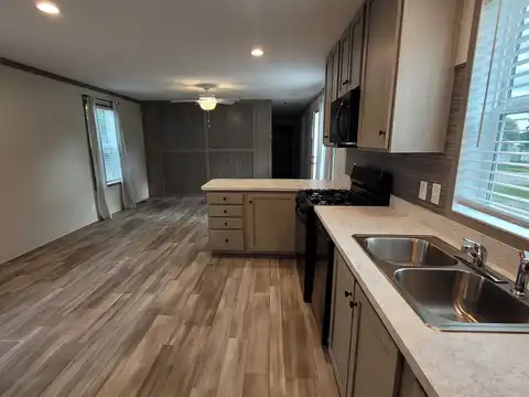 855 W. Jefferson, Grand Ledge, MI 48837