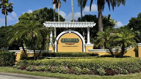 5020 FAIRWAYS CIRCLE 101, VERO BEACH, FL 32967