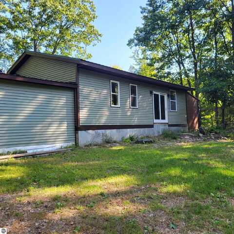 21187 PARKVIEW ROAD, TUSTIN, MI 49688