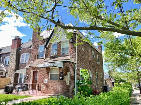 29-02 Jordan St, Flushing, NY 11358