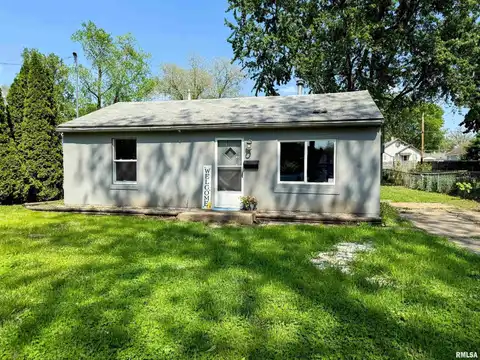 1204 MAPLE Street, Pekin, IL 61554