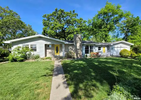 219 Oak Tree Avenue, Salem, IL 62881