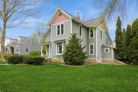313 5th Avenue NW, Mount Vernon, IA 52314