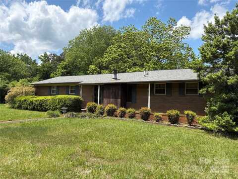 947 Ravendale Drive, Charlotte, NC 28216