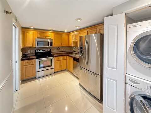 3520 Oaks Way, Pompano Beach, FL 33069