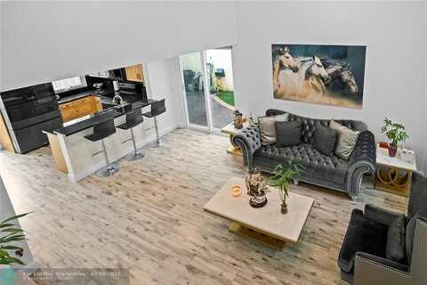 9837 NW 2nd Ct, Plantation, FL 33324