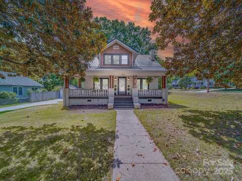 232 W Wilson Avenue, Mooresville, NC 28115