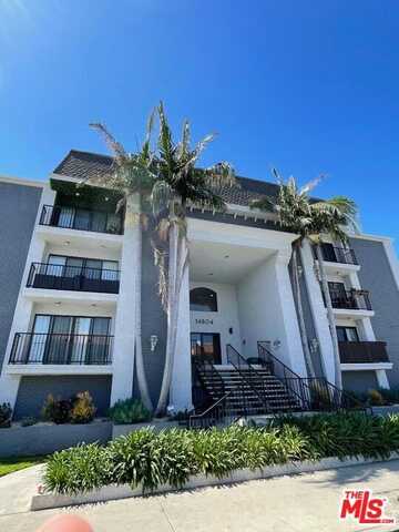 14804 Magnolia Blvd, Sherman Oaks, CA 91403