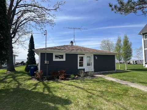 N8432 MINAWA BEACH Road, FOND DU LAC, WI 54937