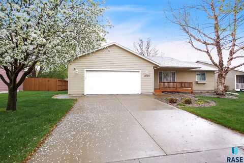1400 S Lakota Ave, Brandon, SD 57005
