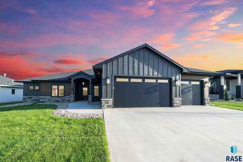 6609 E Corsair Dr, Sioux Falls, SD 57110