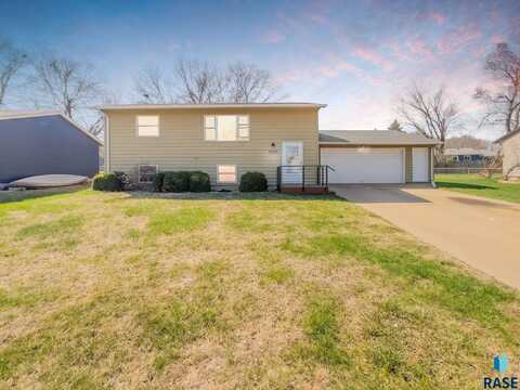 5209 S Holbrook Ave, Sioux Falls, SD 57106