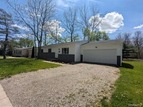 631 S ELM Street, Lapeer, MI 48446