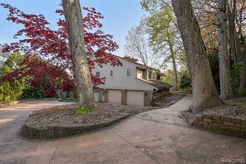 2996 LOON LAKE SHORES Road, Waterford, MI 48329