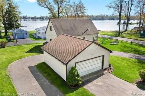 1645 Grinshaw Street, Commerce Township, MI 48382