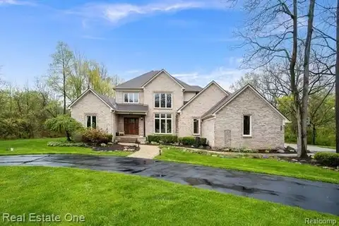 290 E Gunn Road, Rochester, MI 48306