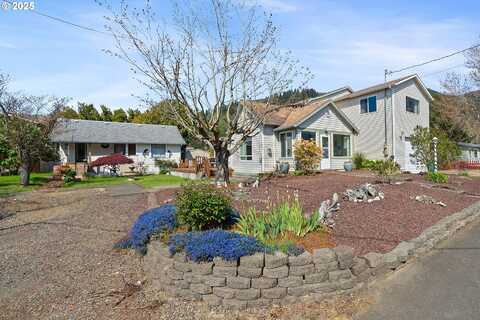 107 4TH ST, Garibaldi, OR 97118