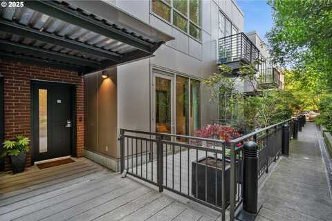 922 NW 11TH AVE, Portland, OR 97209