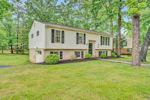 2749 White Pelican LN, Roanoke, VA 24018