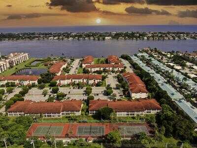105 Half Moon Circle, Hypoluxo, FL 33462