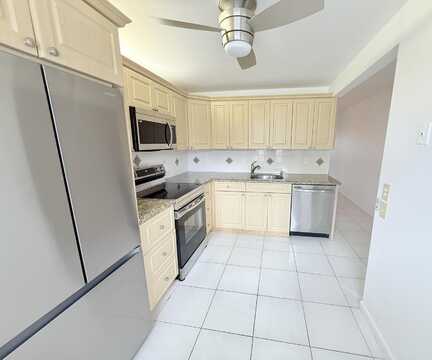 1036 Hythe B, Boca Raton, FL 33434