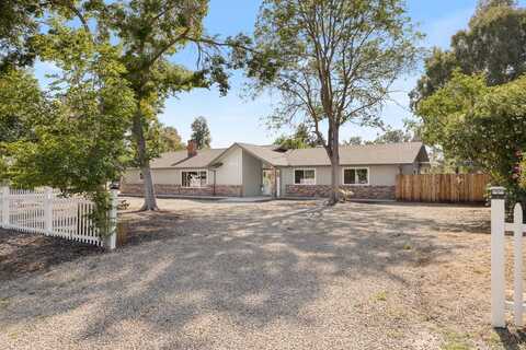 8151 Chamise Avenue, Clovis, CA 93619