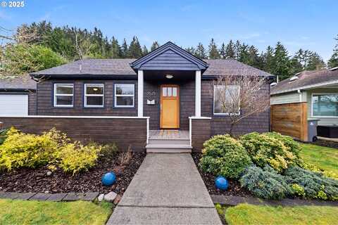 Harrison Dr, Astoria, OR 97103