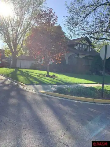 Se First Streets, Fairfax, MN 55332