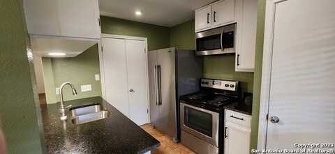 8611 Datapoint Dr, San Antonio, TX 78229