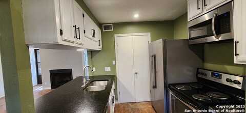8611 Datapoint Dr, San Antonio, TX 78229